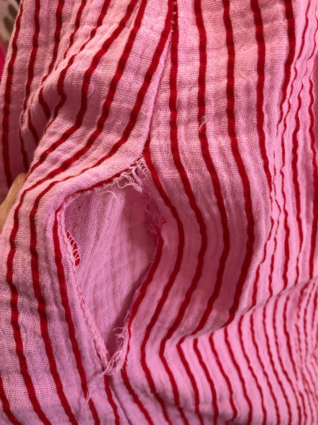 B-Ware 871. Leonora Stripes Musselin Kleid - Rosa/Rot