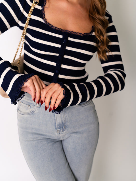 Romantic Crop Pullover - Navy/Creme