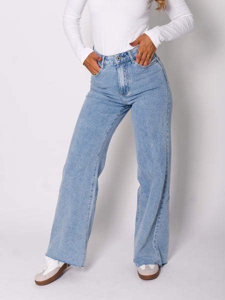 Cassi Wideleg Jeans - Hellblau