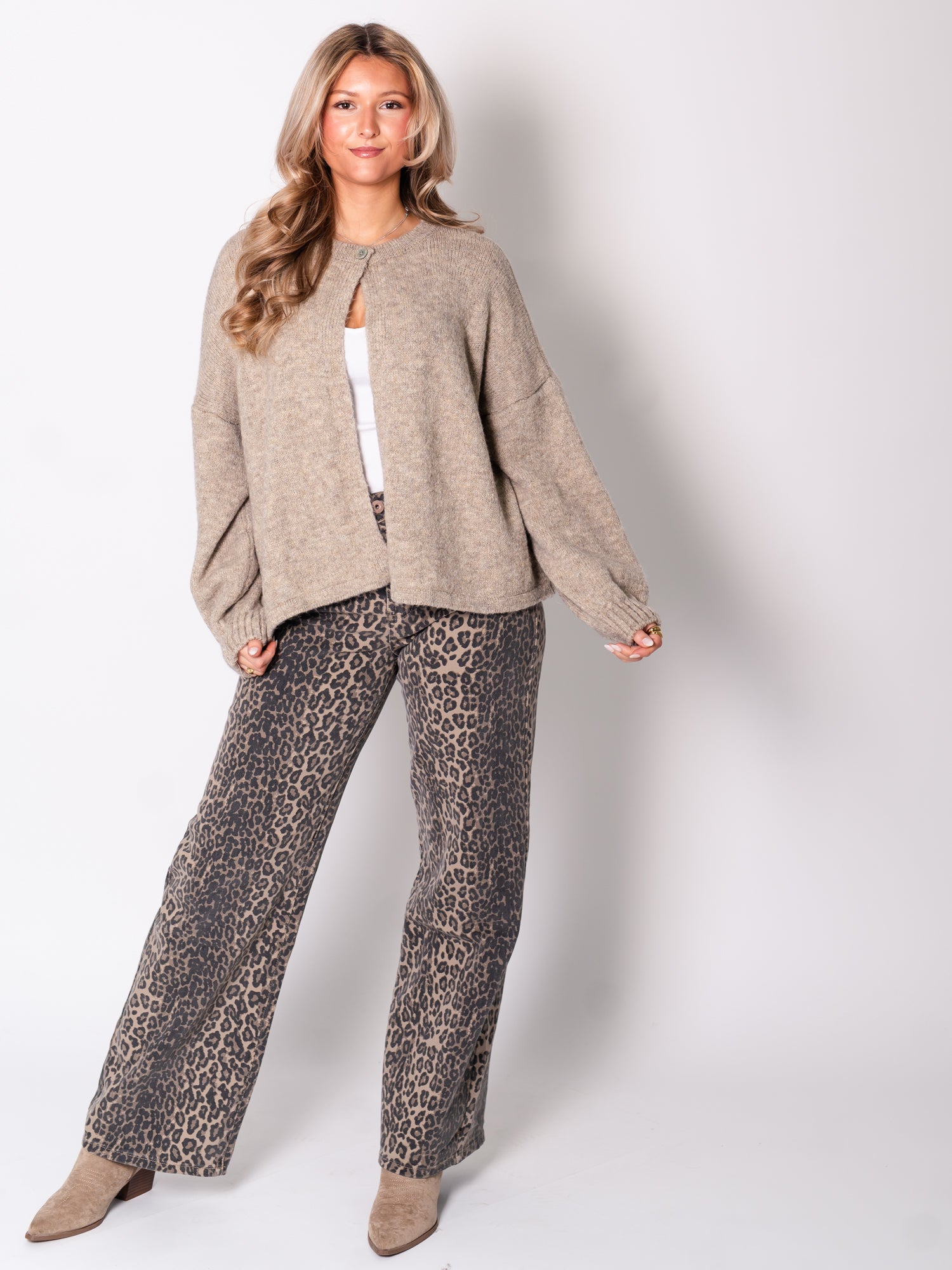 B-Ware 820. Simple Button Strickjacke - Taupe